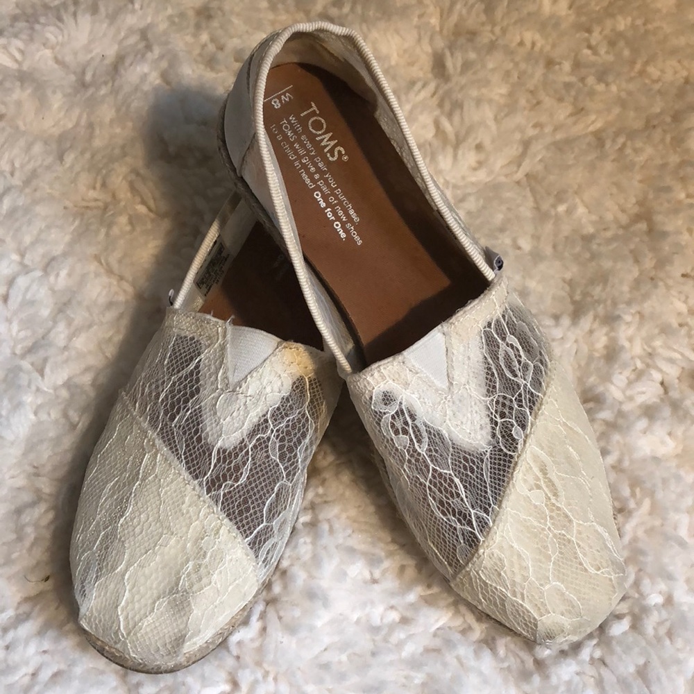 Tom’s Classic White Lace